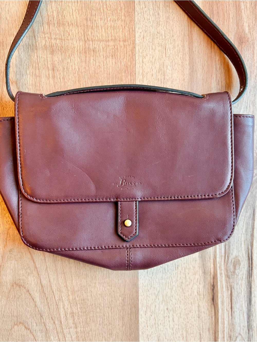Vintage Leather Burgundy G.H. Bass & Co Womens Crossbody Bag with Card Holders